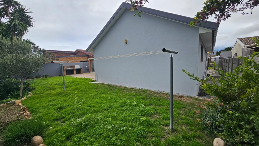 3 Bedroom Property for Sale in Dobson Western Cape
